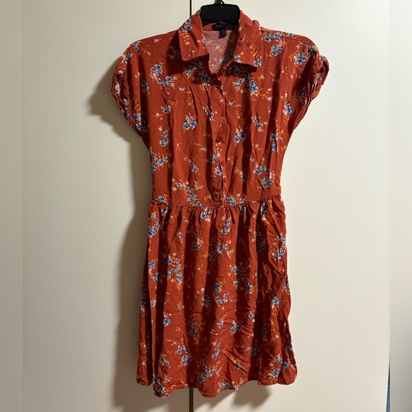 BeBop Dresses & Skirts - Bebop XS cap sleeve button top dress